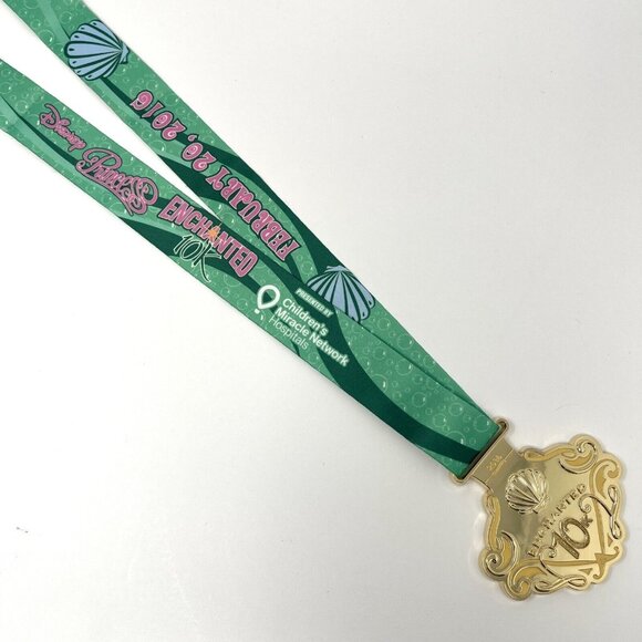 Disney Princess Enchanted 10K 2016 Finishers Medal With Ariel Seashell Design - Picture 4 of 5